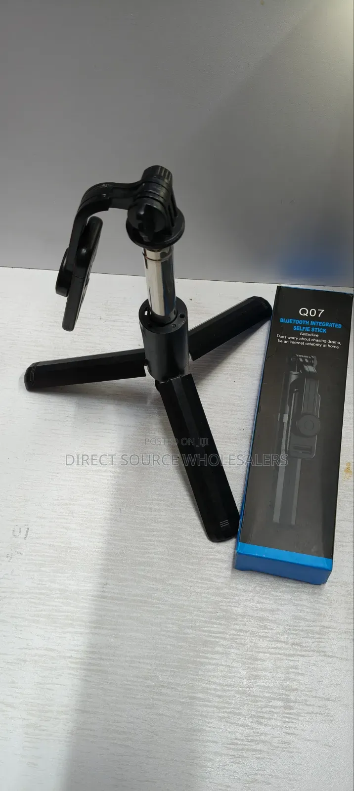 Portable Q07 Selfie Stick Tripod – For Android iPhone