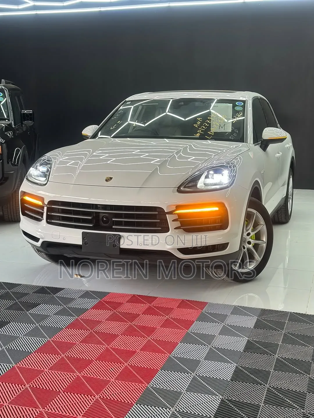 Porsche Cayenne 2019 White