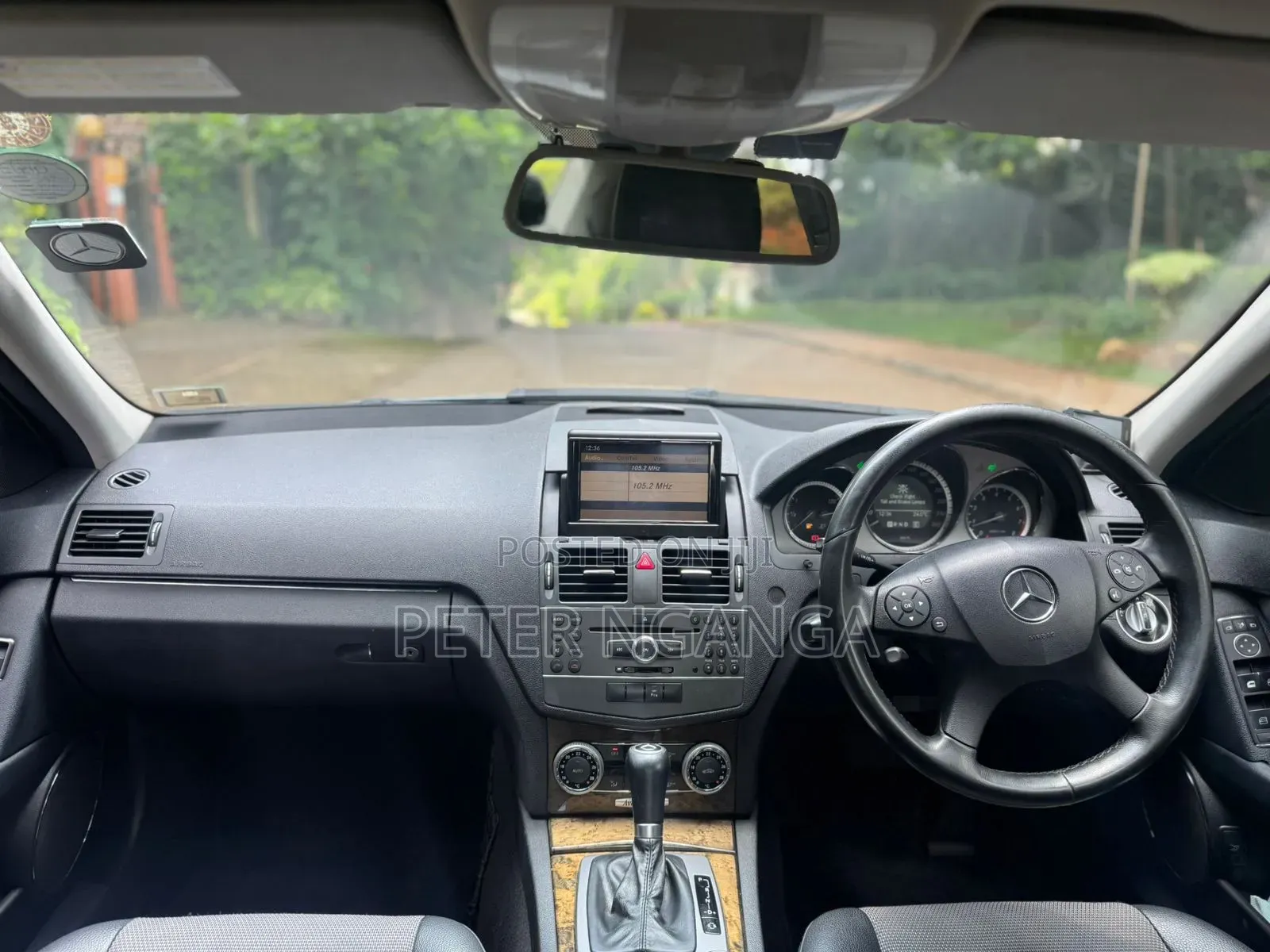Mercedes-Benz C200 2011 Blue
