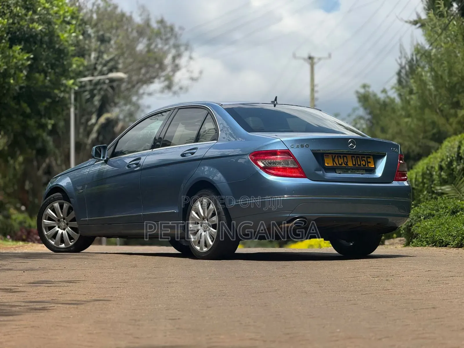 Mercedes-Benz C200 2011 Blue