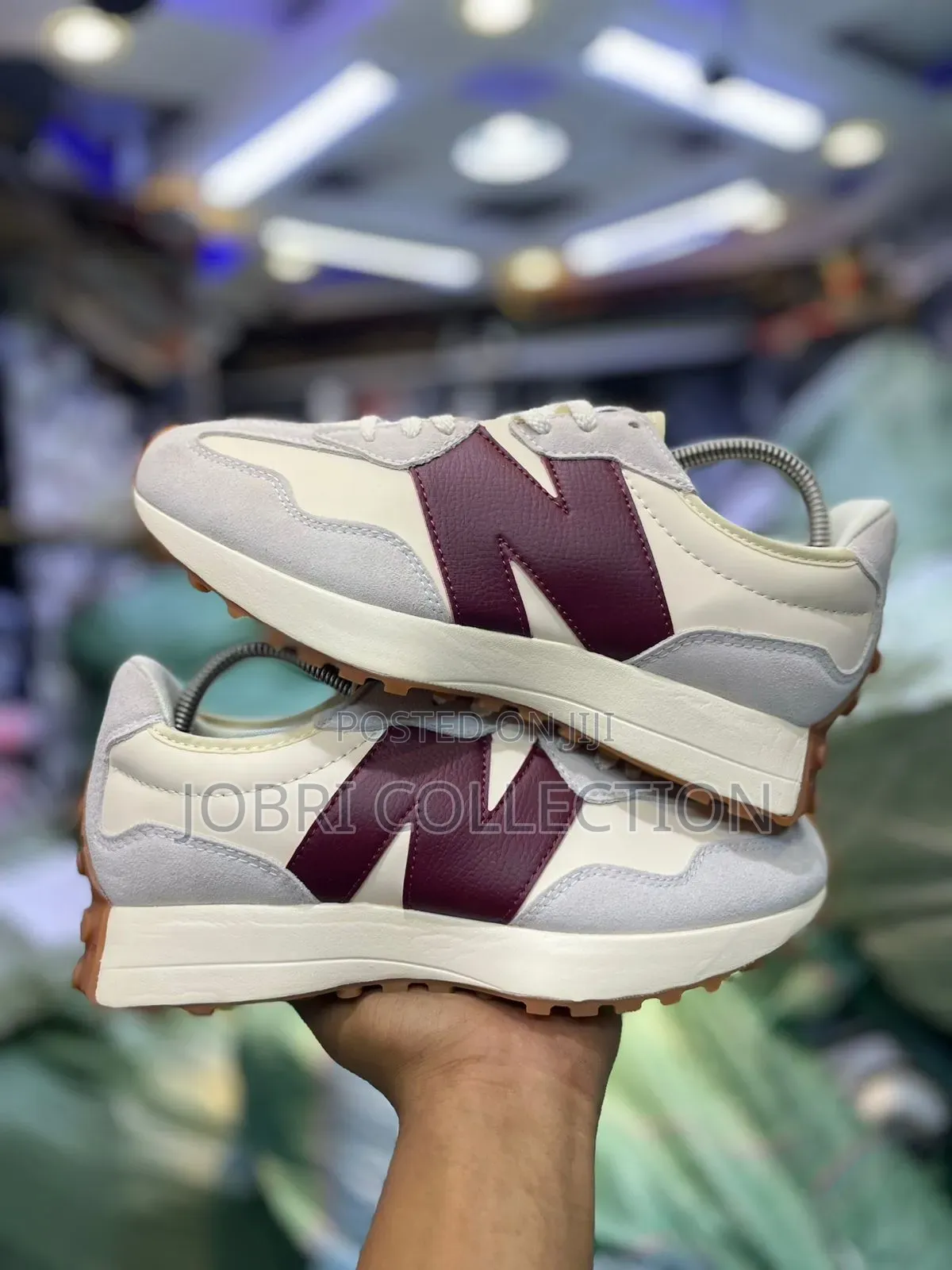 New Balance 327 “ White Marron “
Sneakers