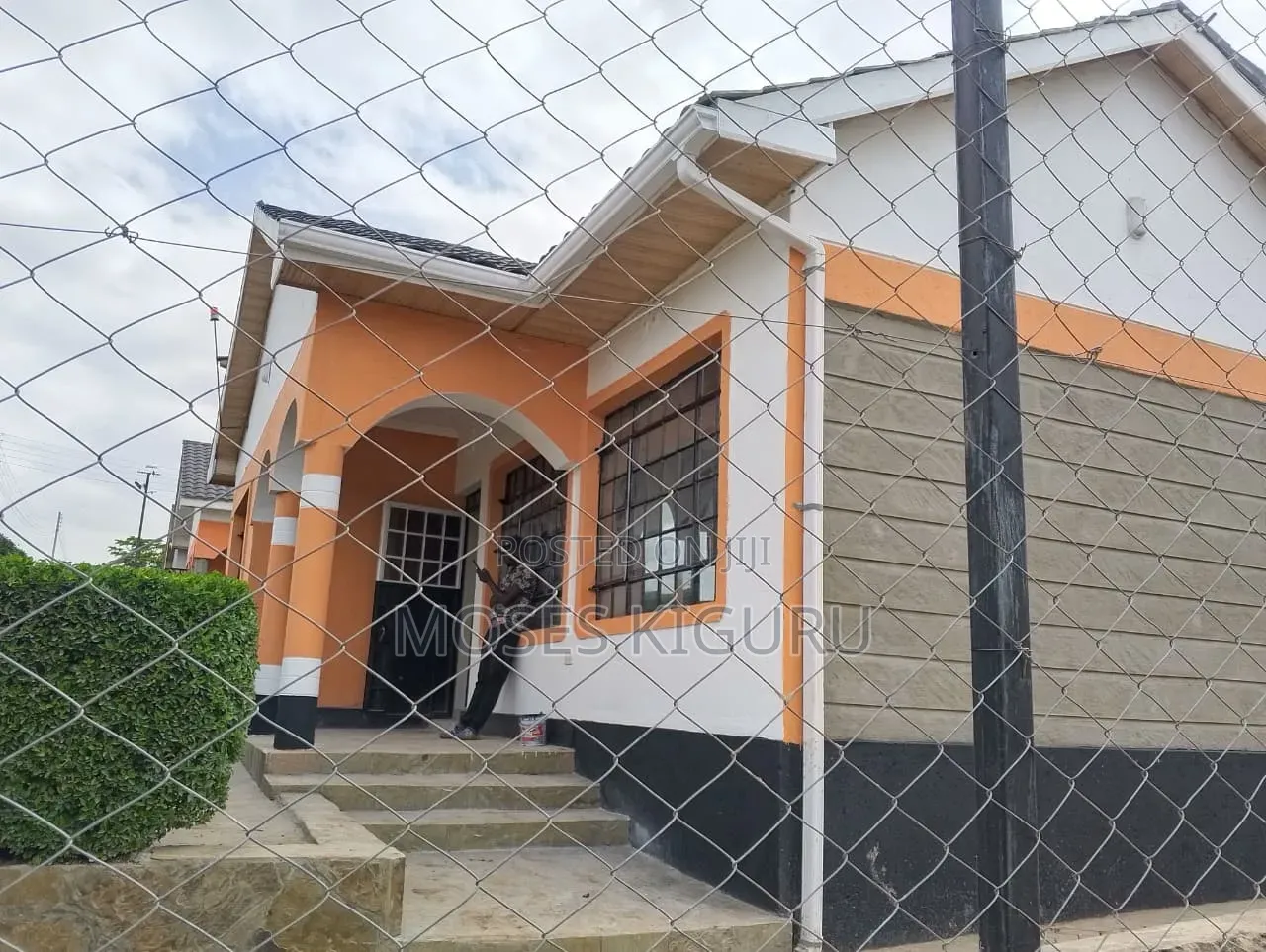 3bdrm Bungalow in Kenyatta Road for rent