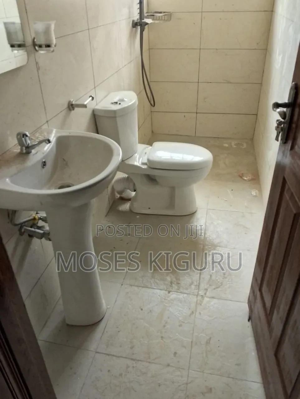 3bdrm Bungalow in Kenyatta Road for rent