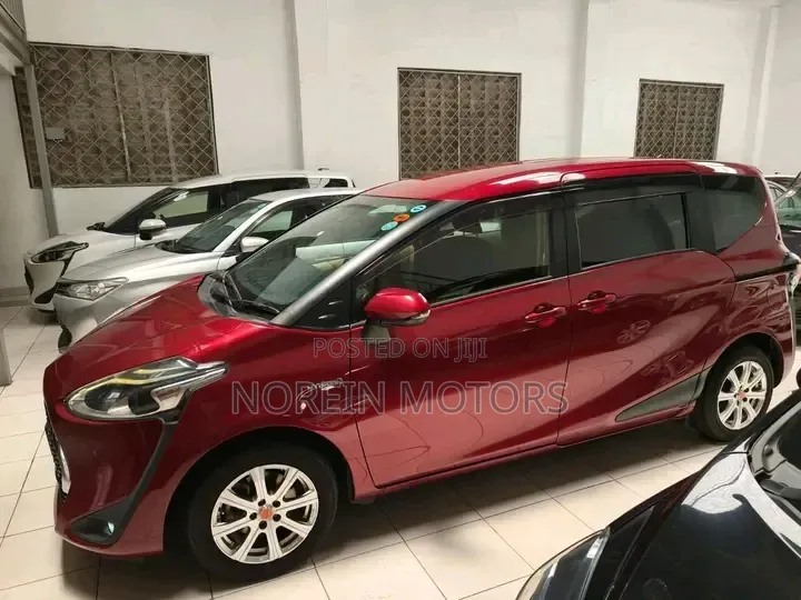 Toyota Sienta 2019 Red