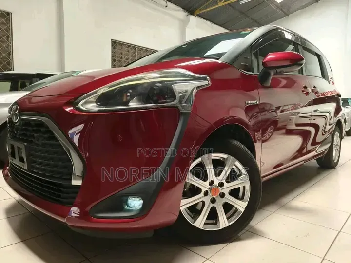 Toyota Sienta 2019 Red