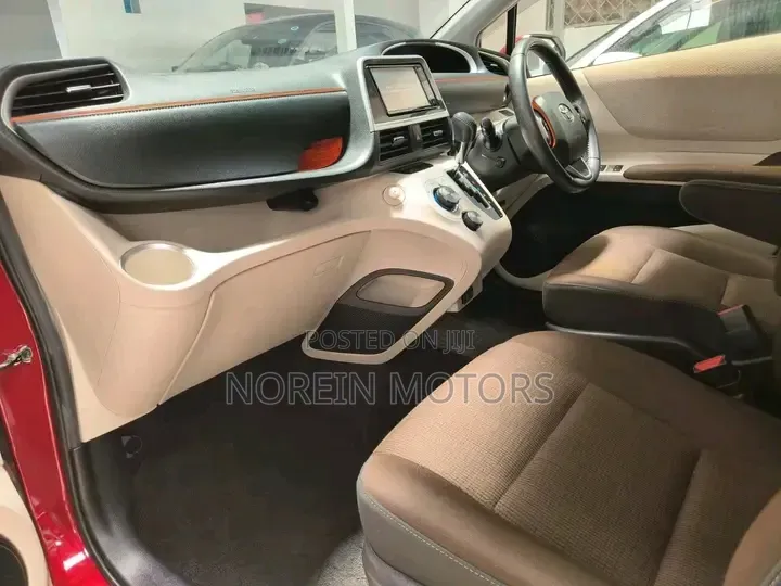 Toyota Sienta 2019 Red