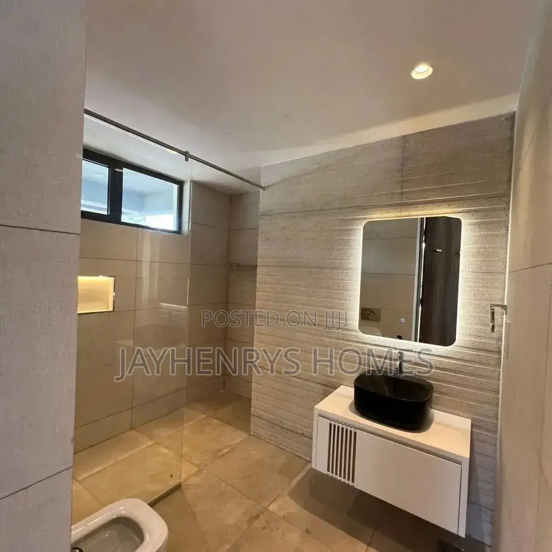 5bdrm House in Nyari for sale