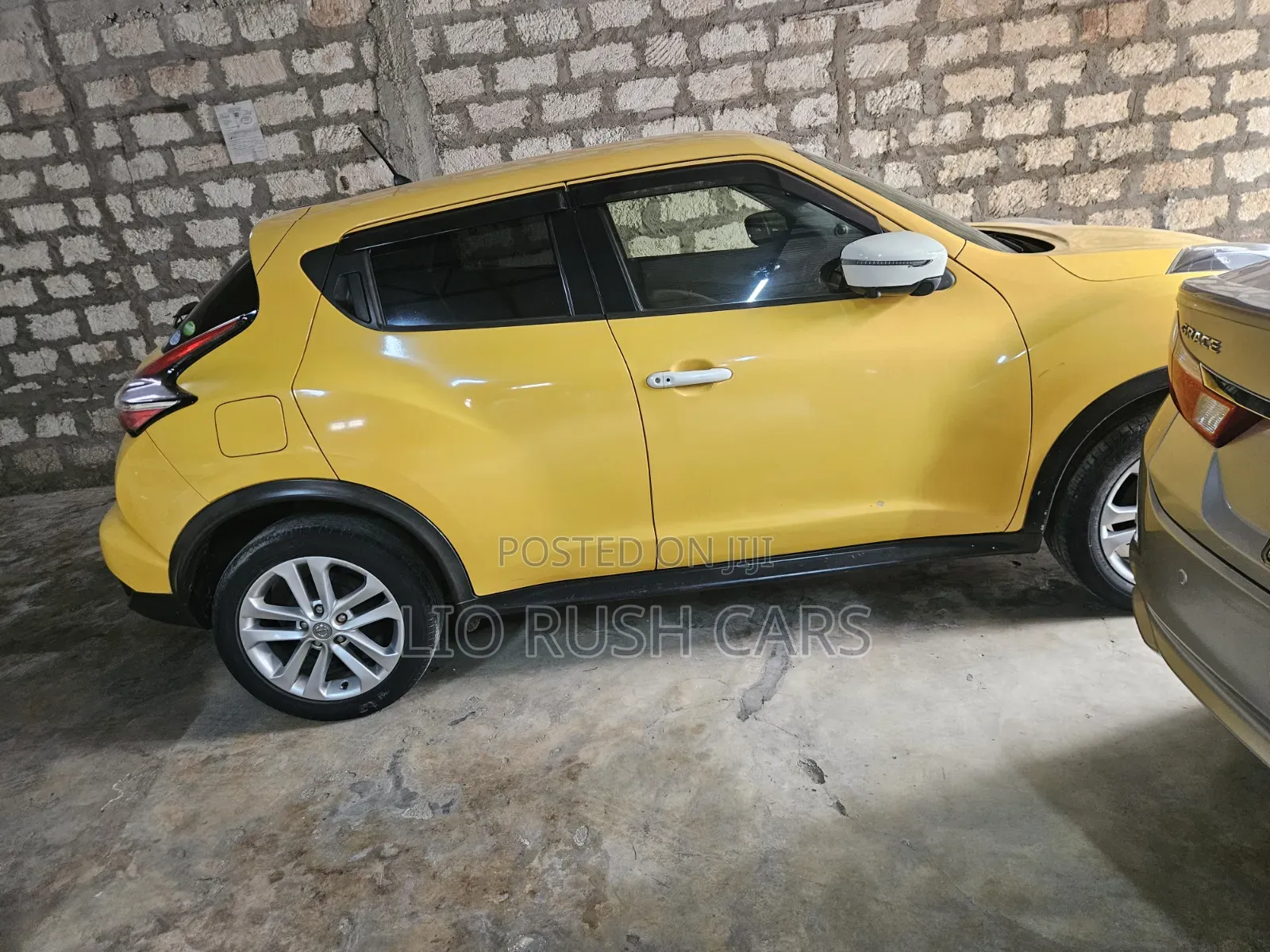 Nissan Juke 2016 Yellow