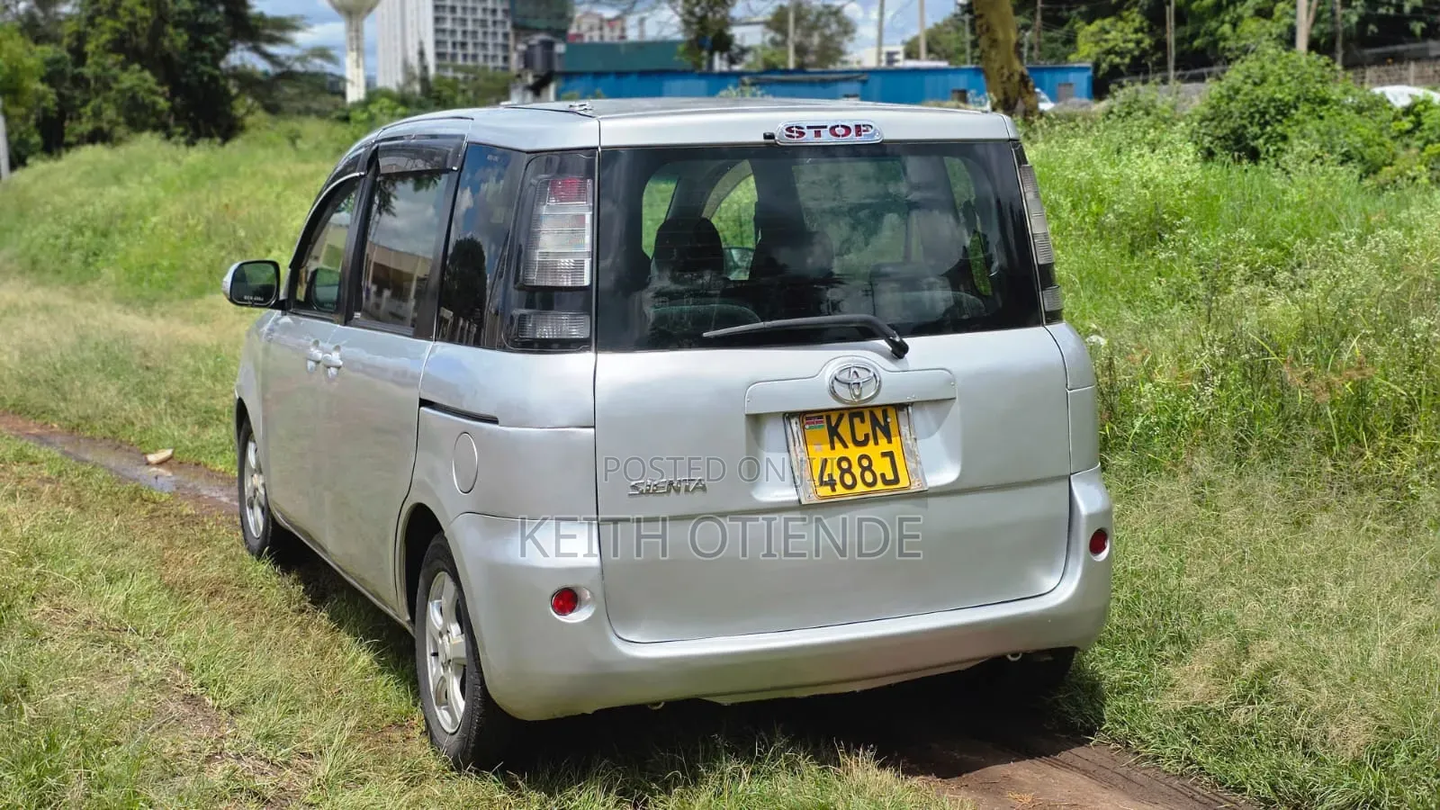 Toyota Sienta 1.5 FWD 2010 Silver