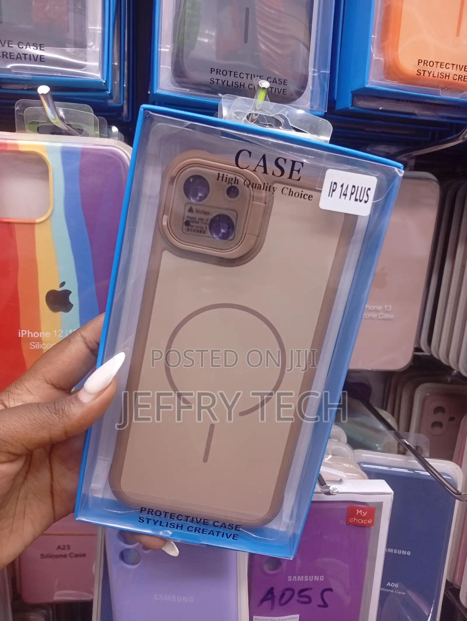 iPhone 14 Plus, Stylish Design and Wireless Charging Case