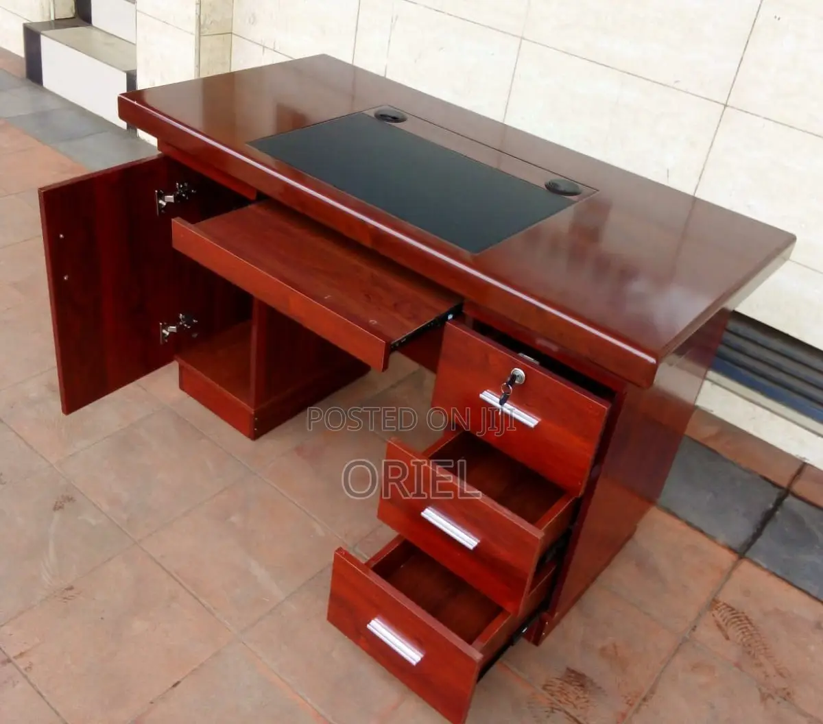 Executive Desks : Corporate Executive Office Table