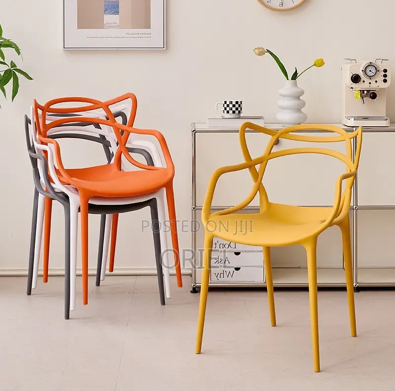 Home Chairs : Indoor/Outdoor Stackable Plastic Chair