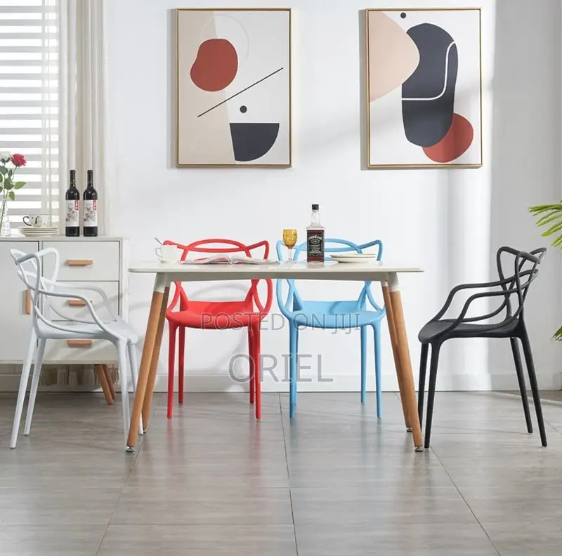 Home Chairs : Indoor/Outdoor Stackable Plastic Chair
