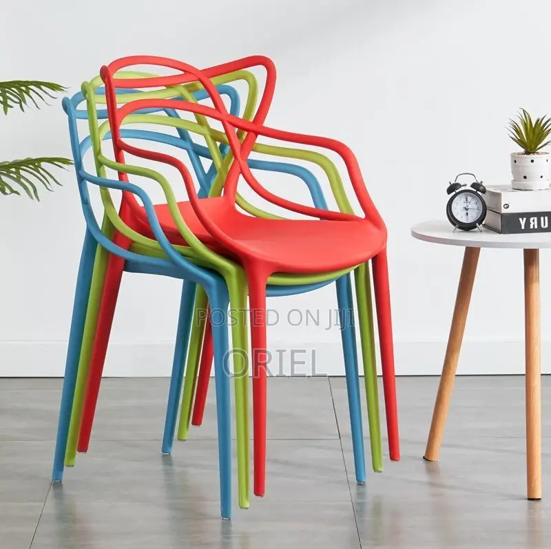 Home Chairs : Indoor/Outdoor Stackable Plastic Chair