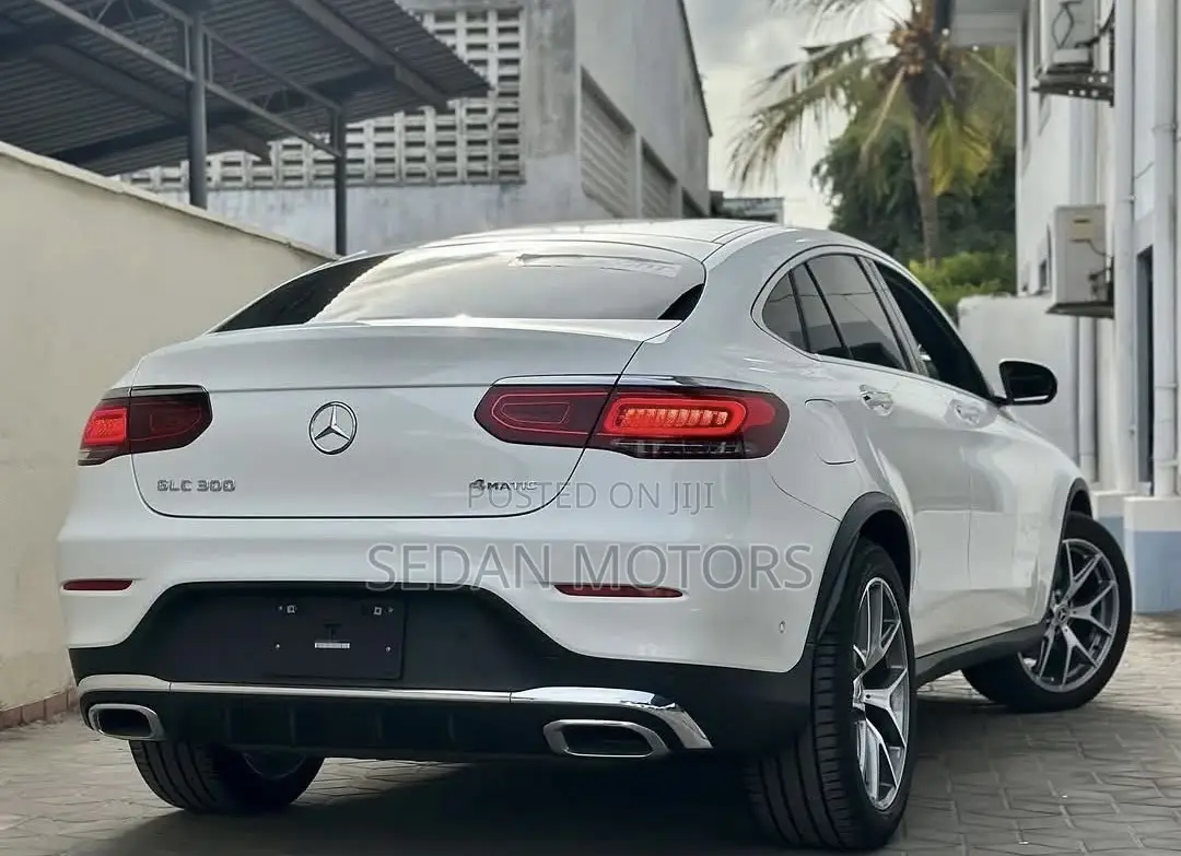 Mercedes-Benz C300 2019 Pearl