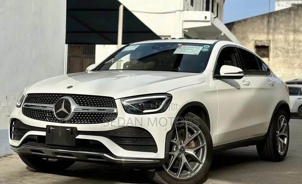 Mercedes-Benz C300 2019 Pearl