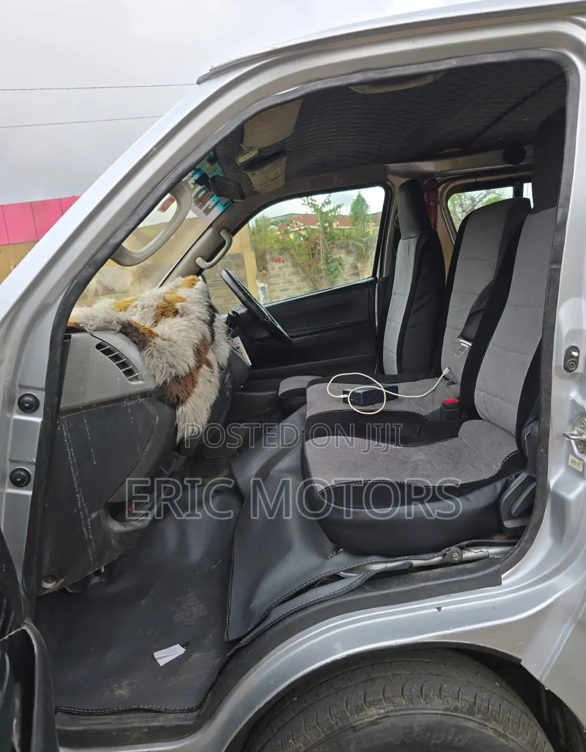Toyota HiAce 2012 Silver