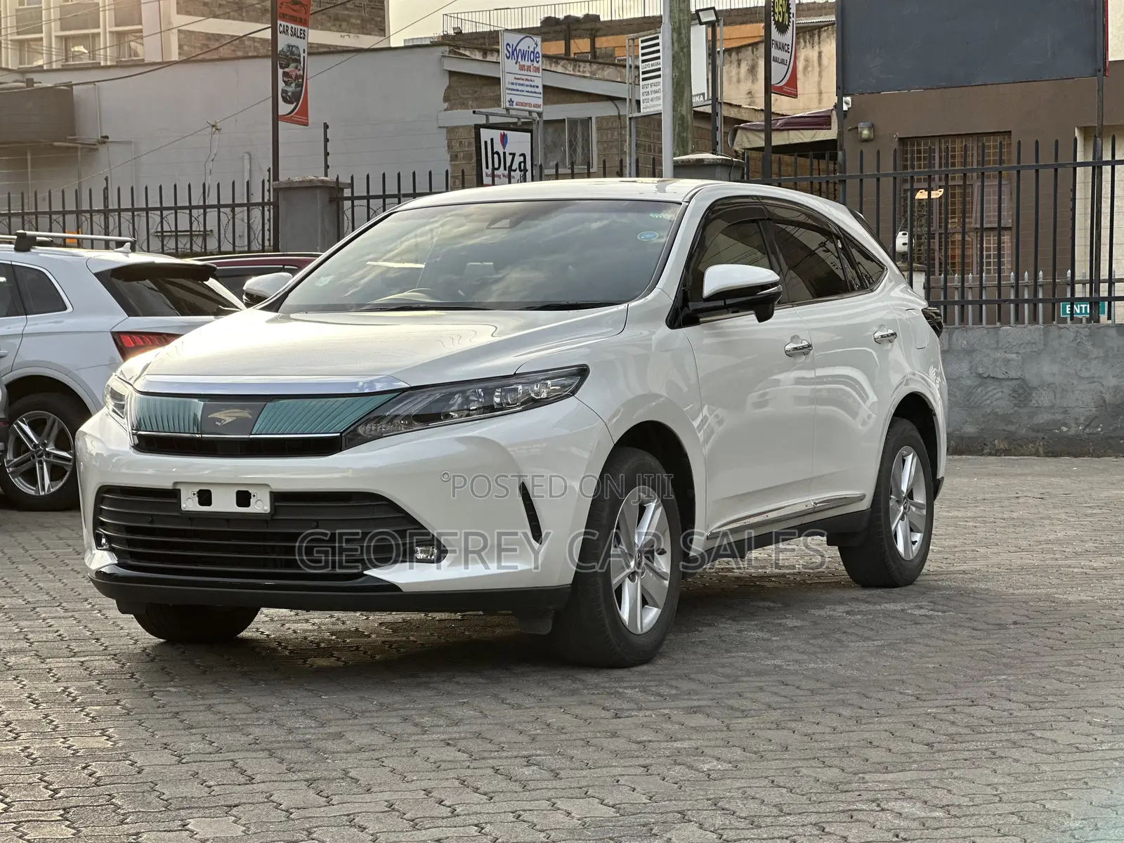 Toyota Harrier 2.0 2019 White