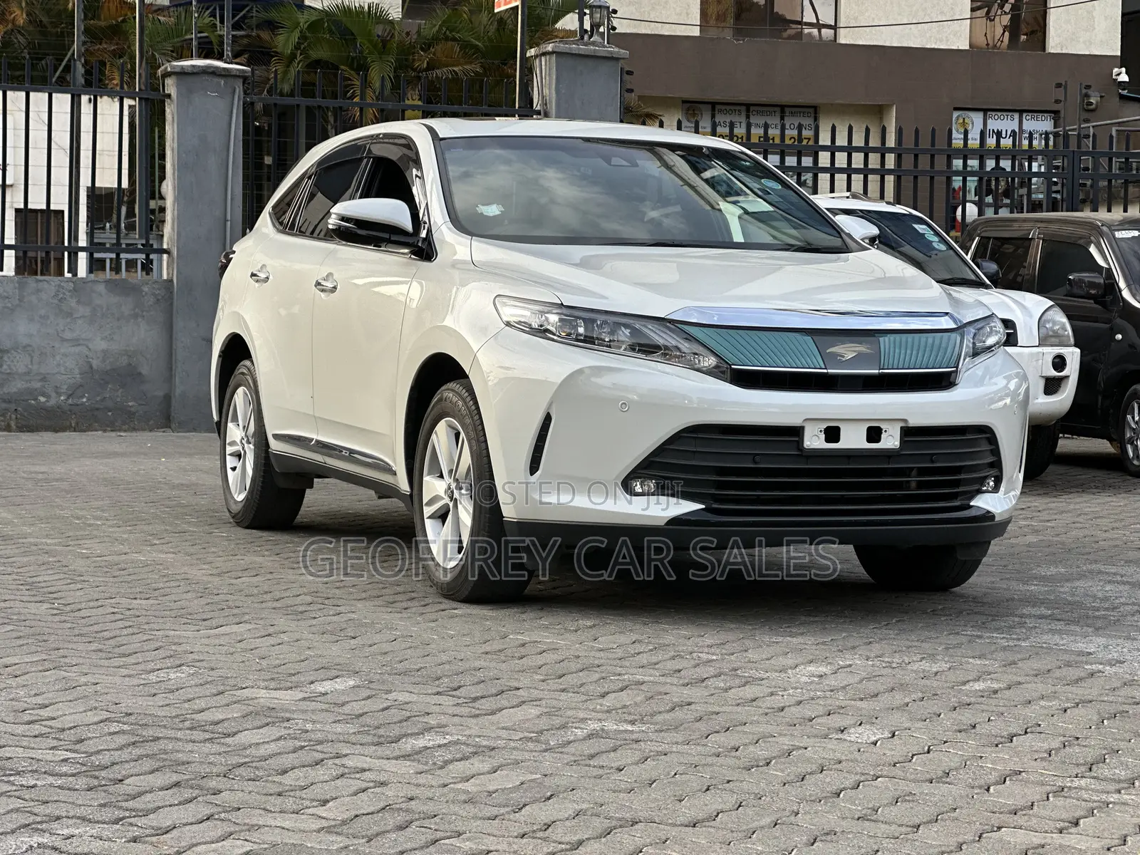 Toyota Harrier 2.0 2019 White