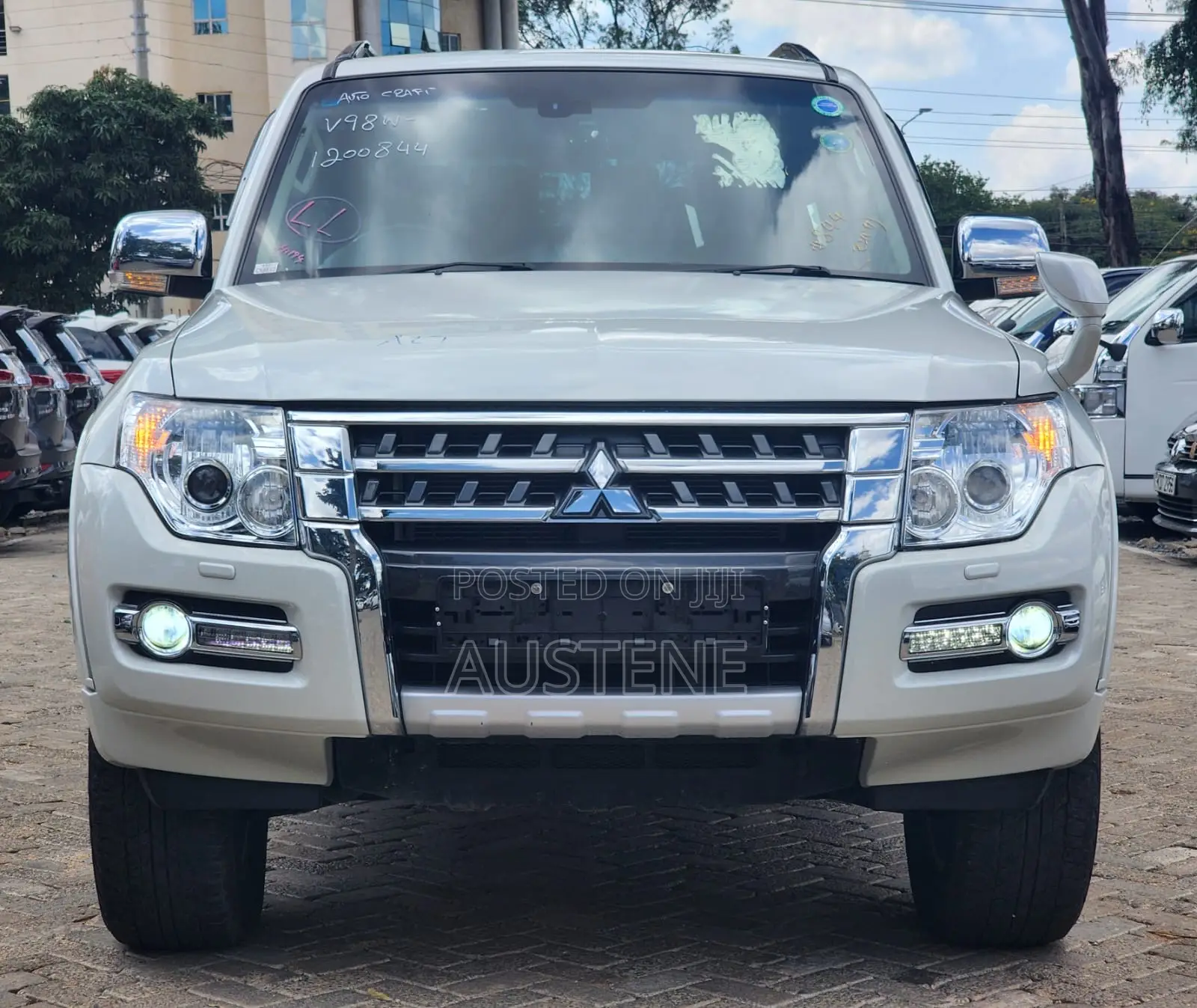 Mitsubishi Pajero V80 3.2 DI-D 2019 White