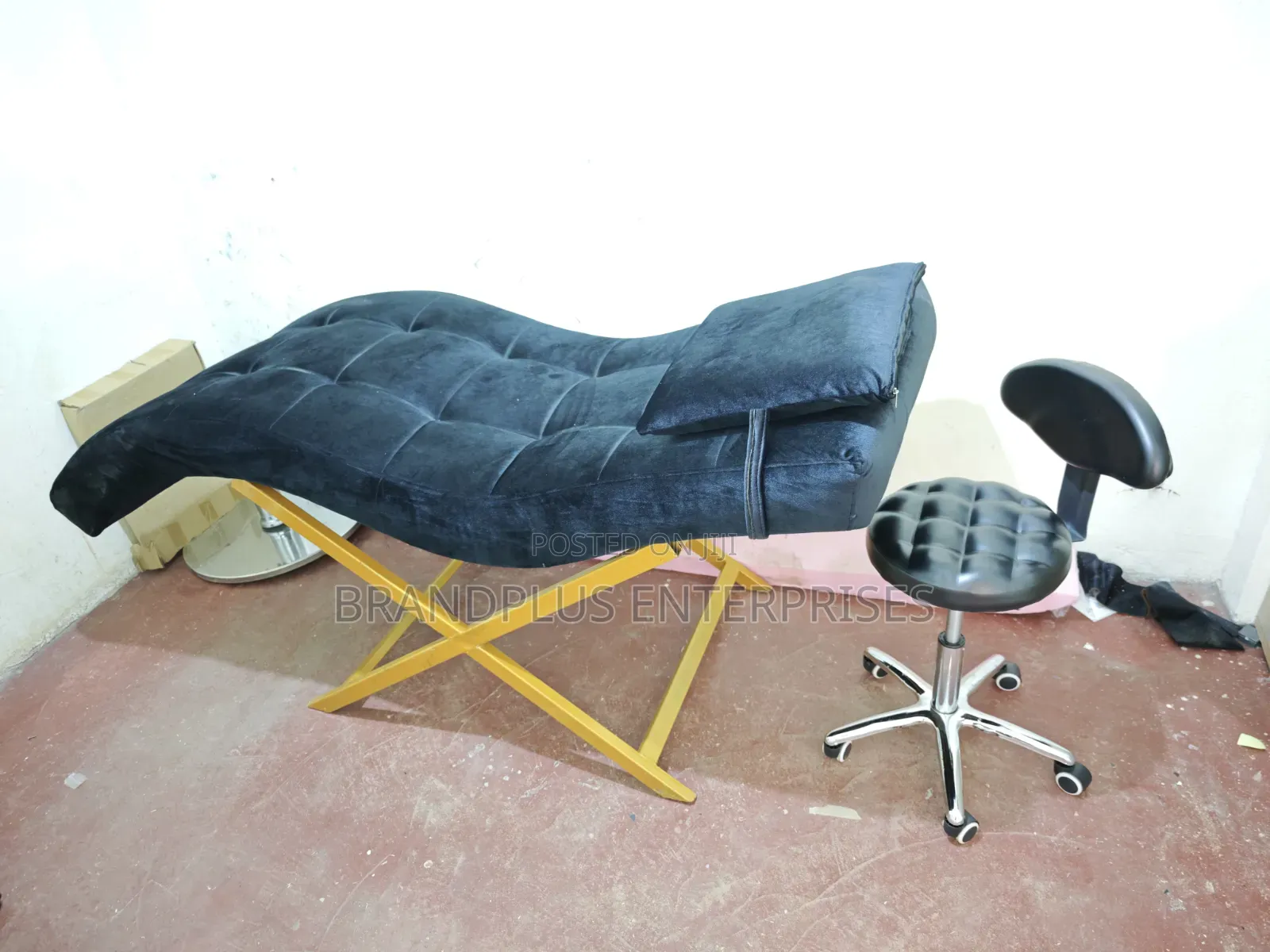 Lashbed Stool