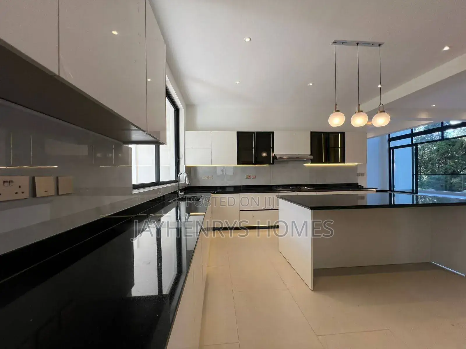 5bdrm House in Spring Valley for sale