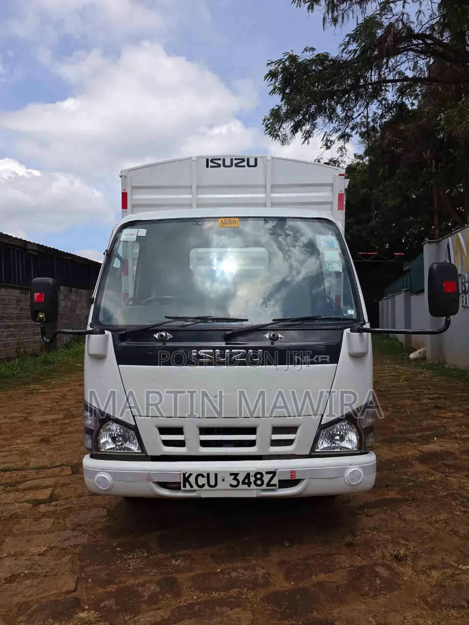NKR Isuzu Closed