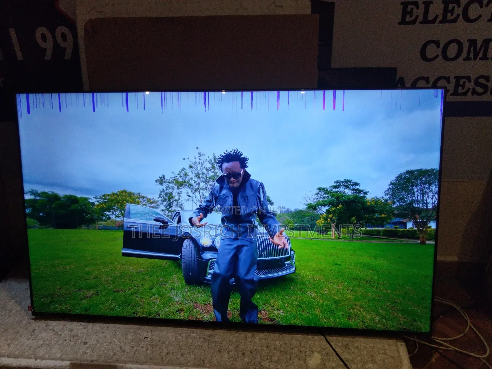 Samsung 65 Inch Smart Tv With Bt(Has Small Lines)