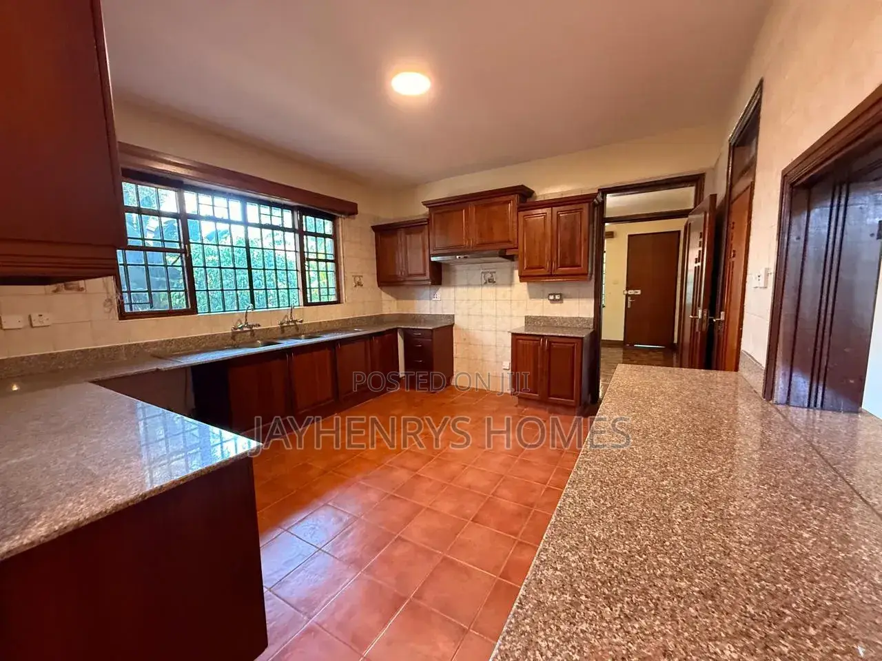 6bdrm House in Nyari for sale