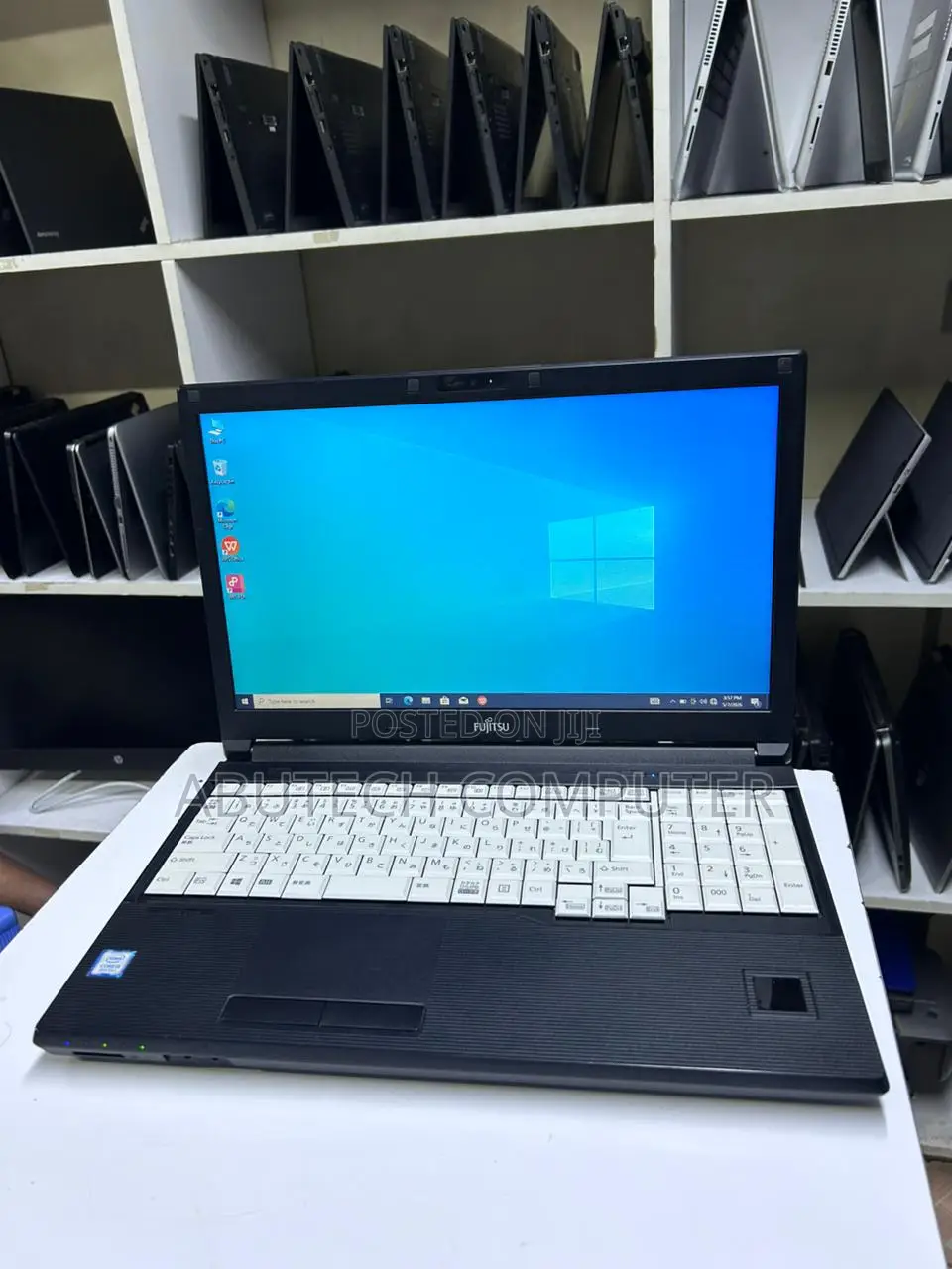 Laptop Fujitsu Lifebook A557 4GB Intel Core i5 HDD 500GB