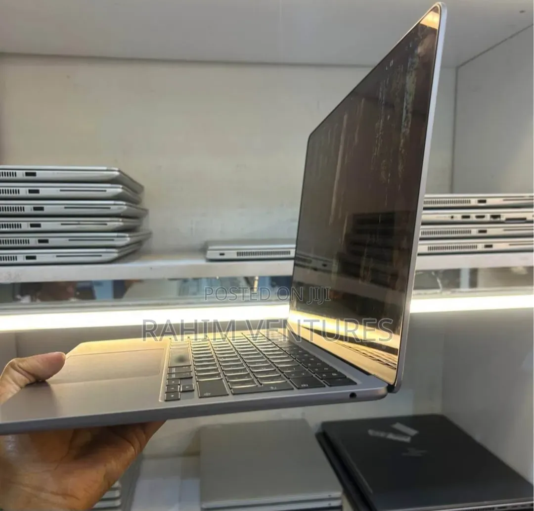 Laptop Apple MacBook Air 2022 M2 16GB Apple M2 SSD 256GB