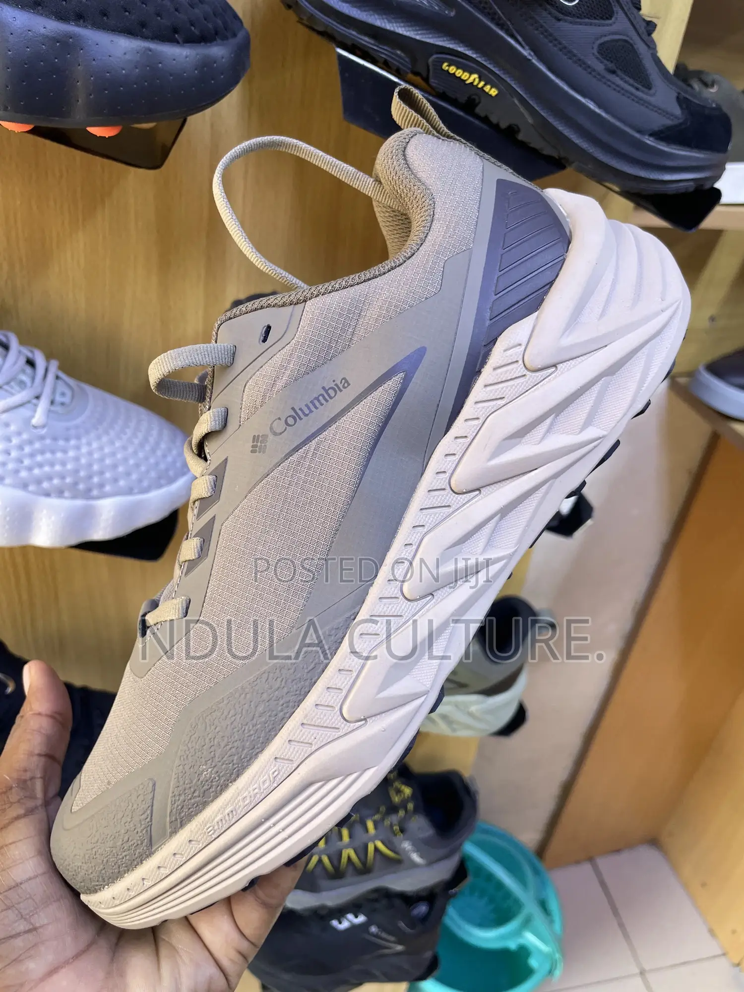 Columbia Ridgeflow Performance Trail Sneakers