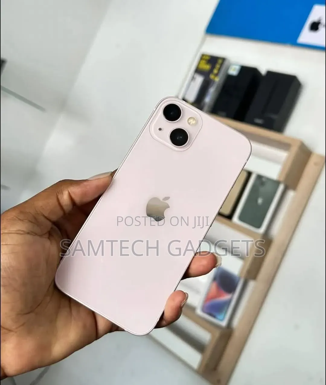 New Apple iPhone 13 128 GB Gold