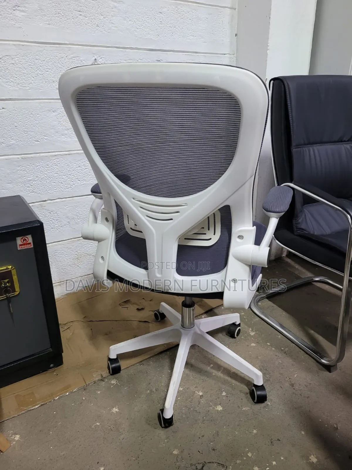 Ergonomic Office Chair With Grey Mesh Back