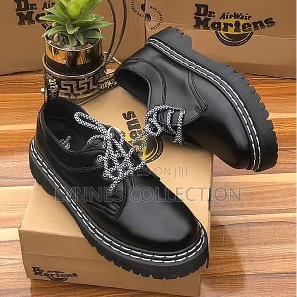 Dr Martens Low Cut Sneakers