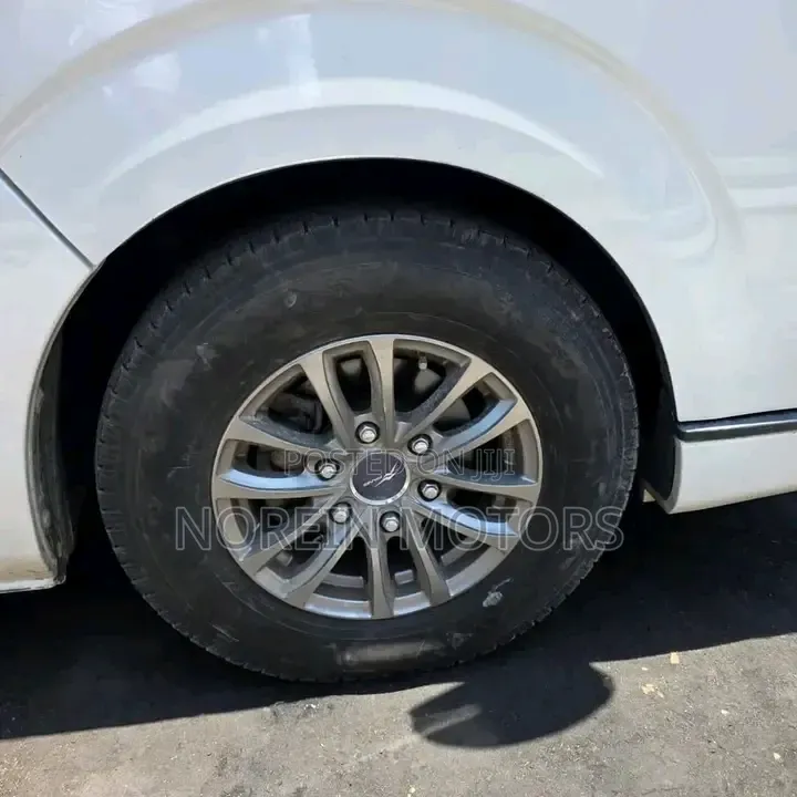 Toyota HiAce 2019 White