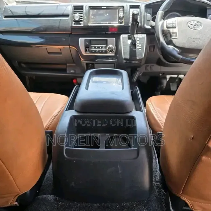 Toyota HiAce 2019 White