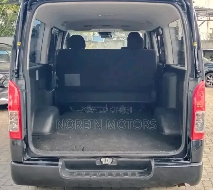 Toyota HiAce 2019 Blue