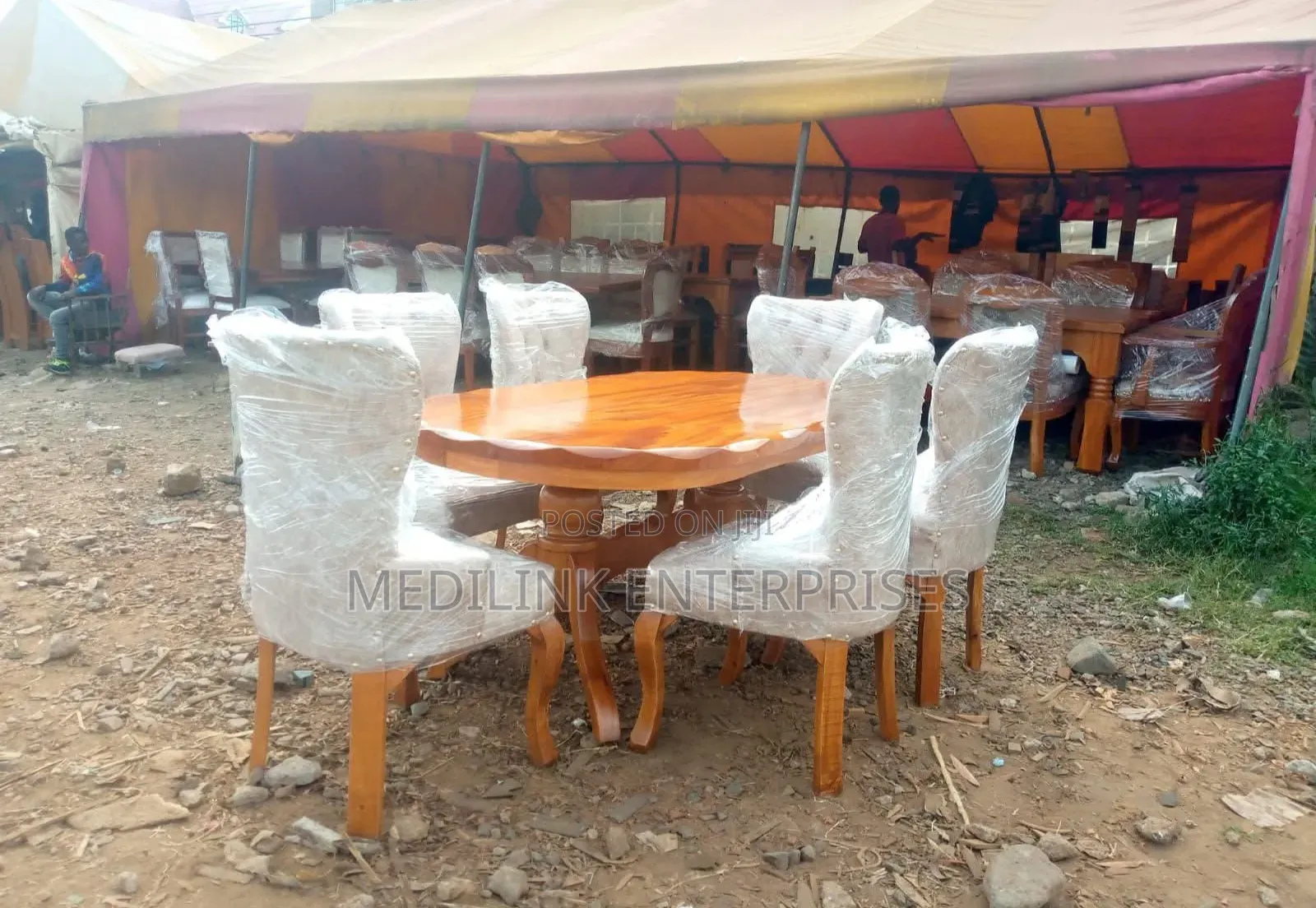 Dambay Oval Solid 6-Seater Dinning Table Set