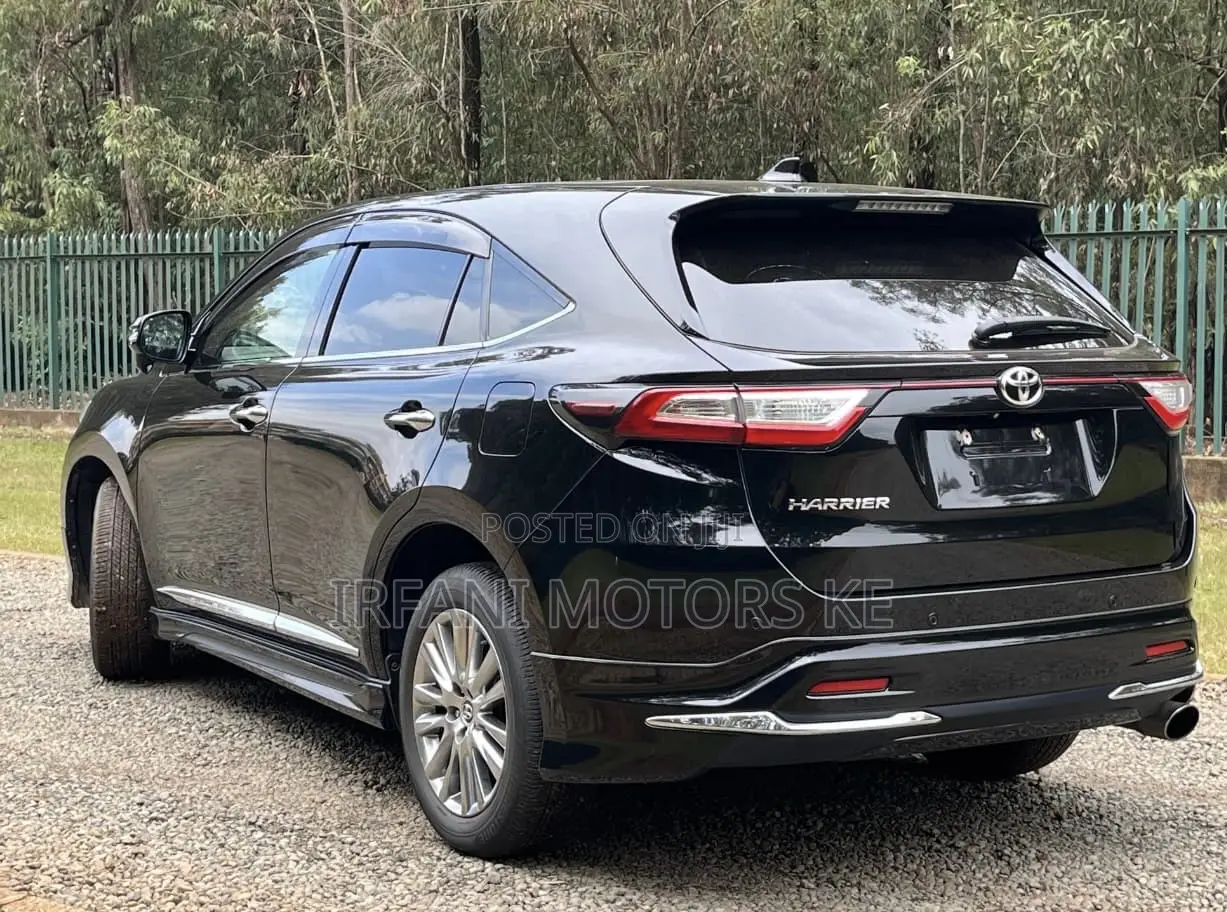 Toyota Harrier 2.0 2019 Matt Black