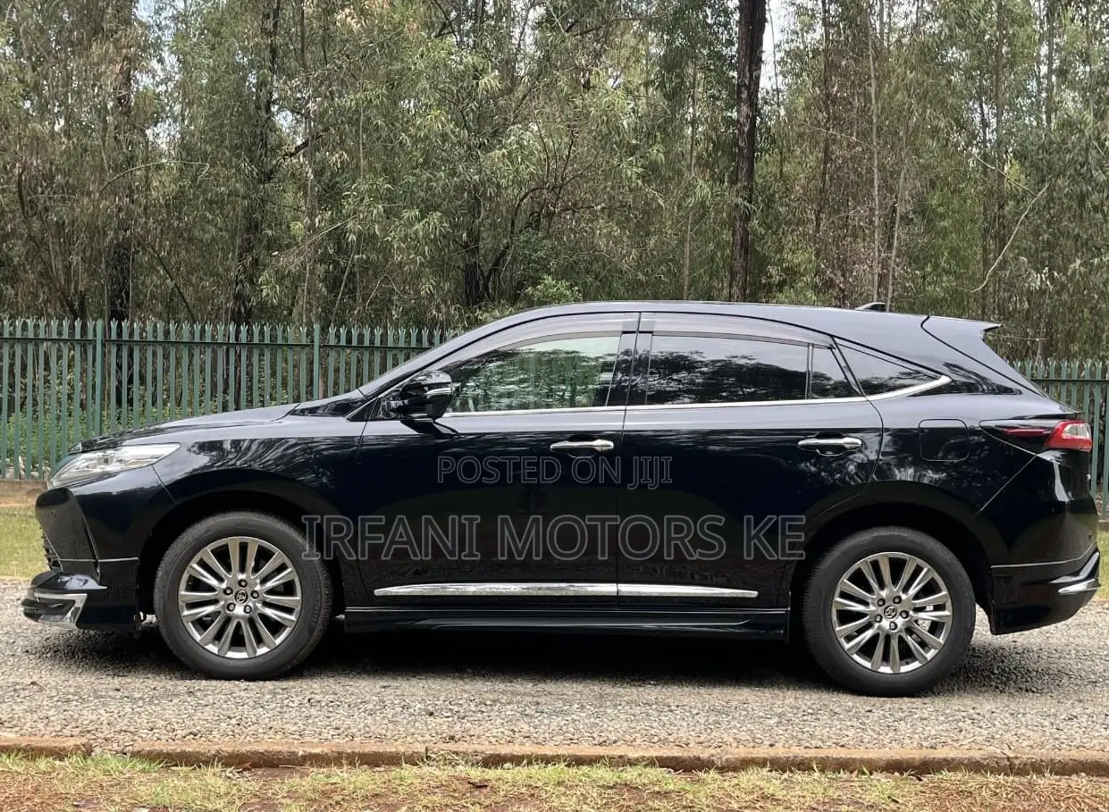 Toyota Harrier 2.0 2019 Matt Black