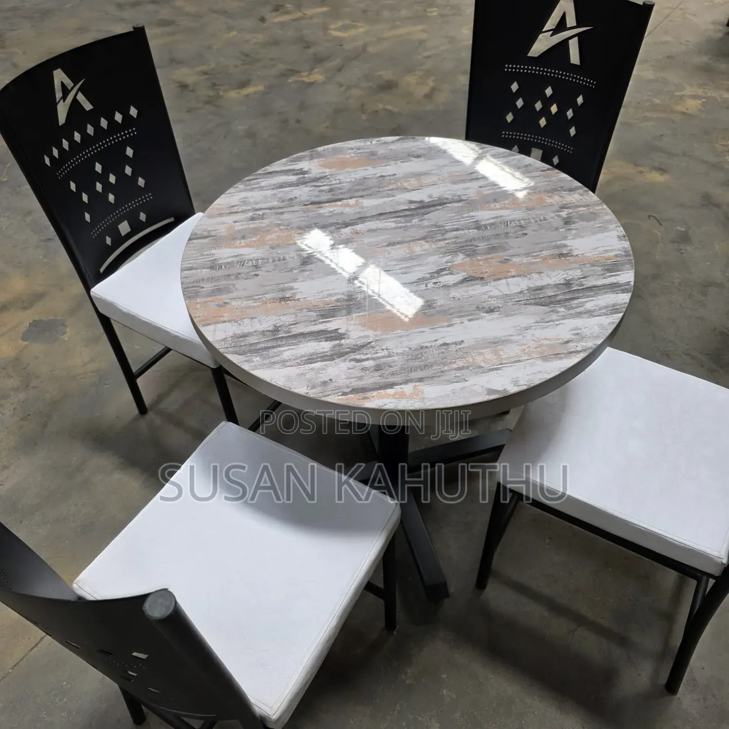 Picture-Perfect Restaurant Set
