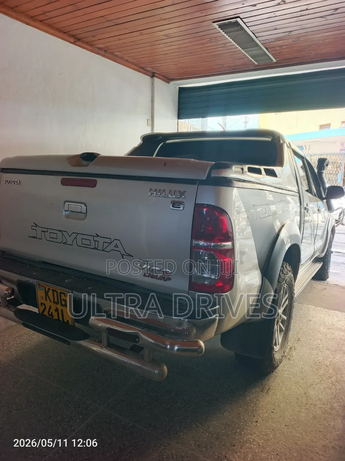 Toyota Hilux 2013 Gray