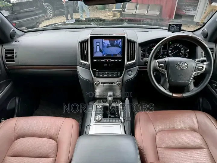 Toyota Land Cruiser 4.6 V8 ZX 2018 Black