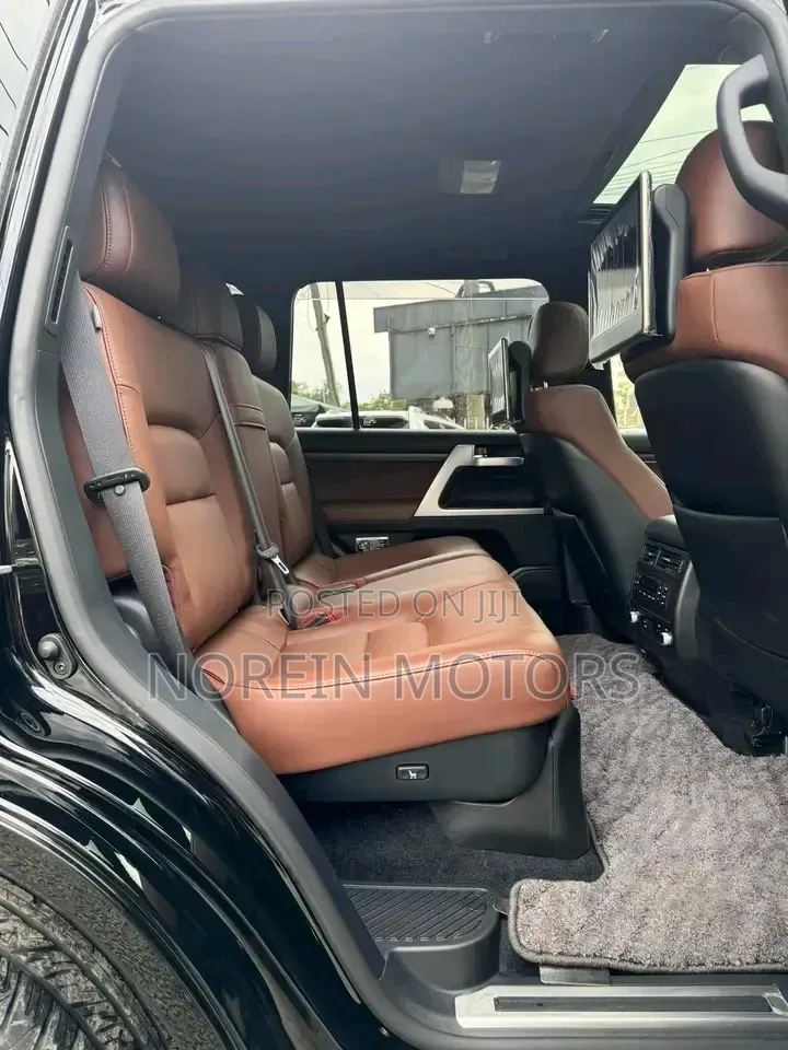 Toyota Land Cruiser 4.6 V8 ZX 2018 Black