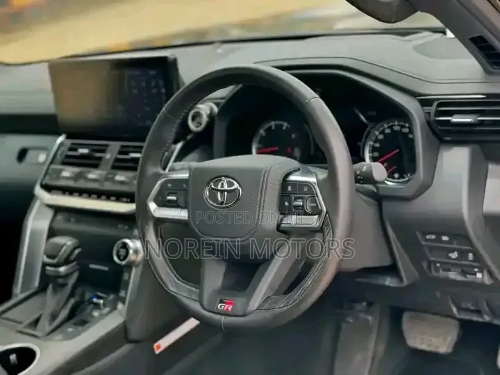 Toyota Land Cruiser LC300 2022 Matt Black