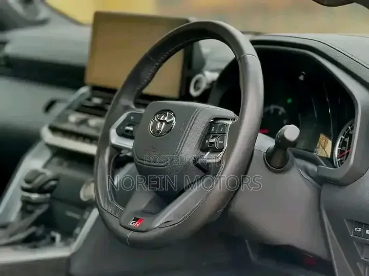 Toyota Land Cruiser LC300 2022 Matt Black