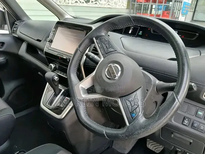 Nissan Serena 2018 White