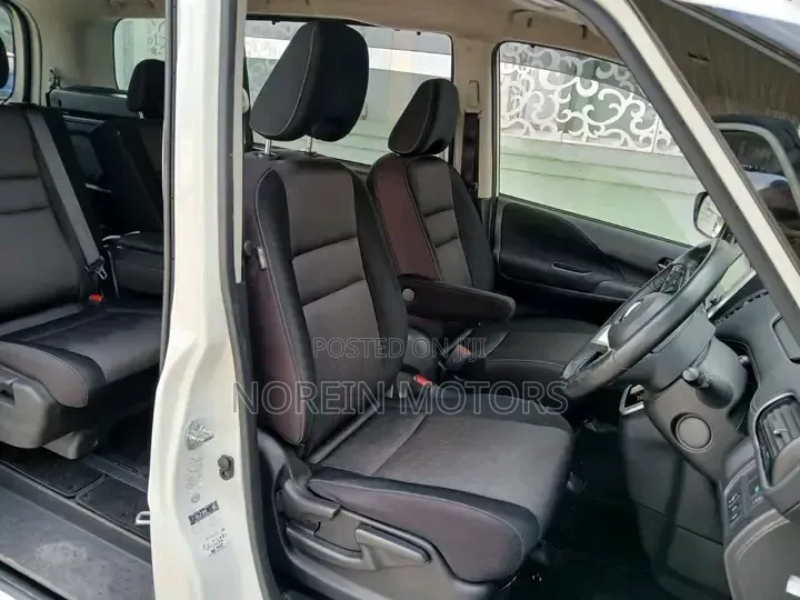 Nissan Serena 2018 White