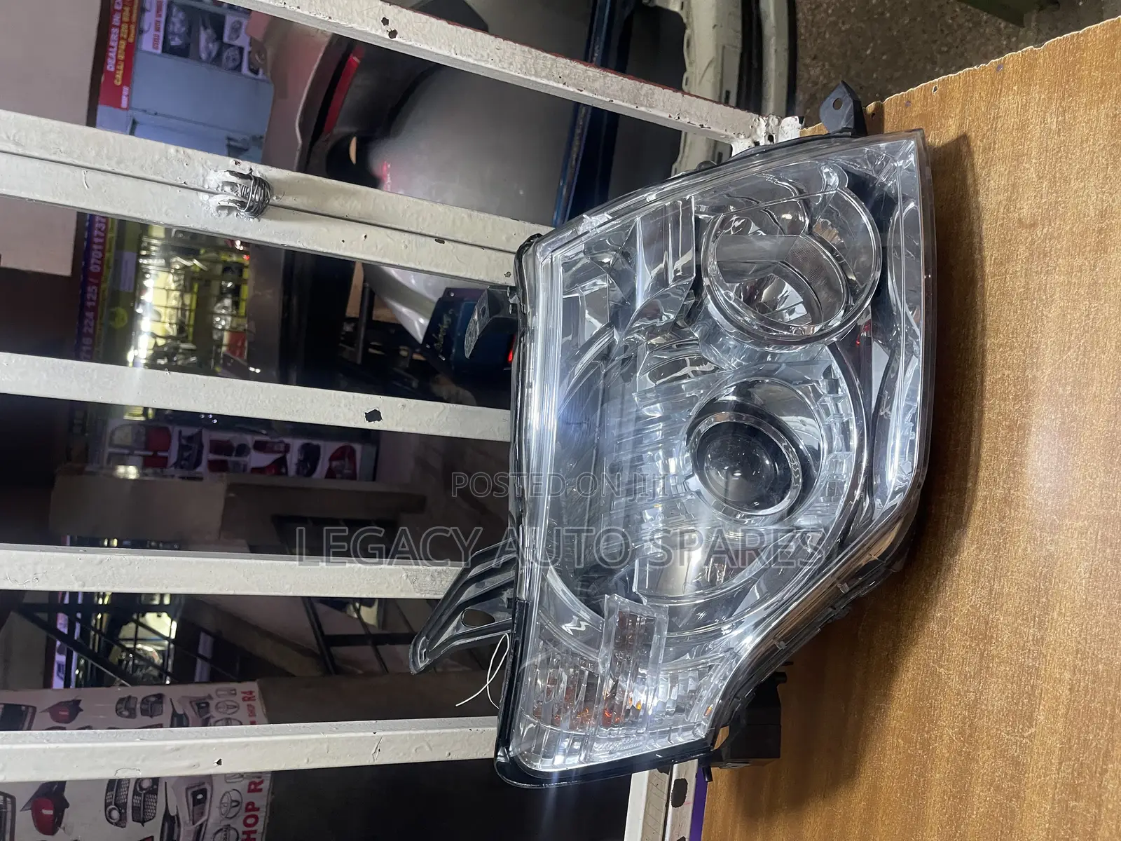 Mitsubishi Shogun Headlight
